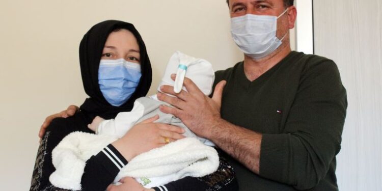 Mucize bebek Ömer Özkan’ın annesi: Annelik çok başka bir şeymiş