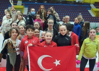 Sofya’daki Artistik Buz Pateni Yarışması’na “Türkiye” damgası