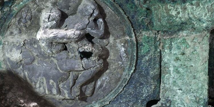 Pompei’de 2 bin yıllık dört tekerlekli tören arabası bulundu