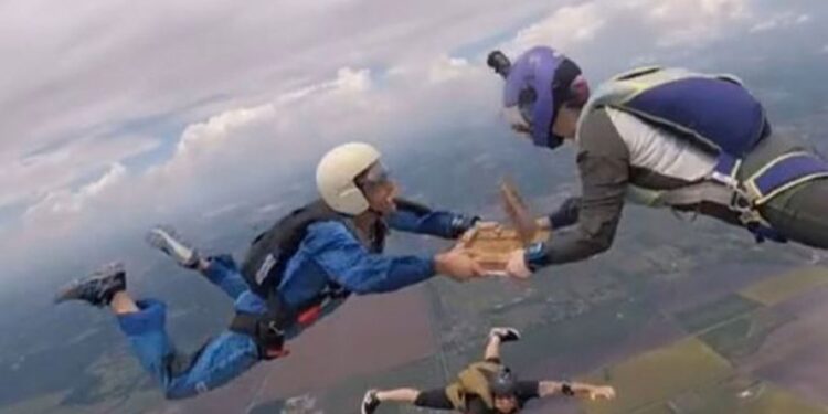 4 bin 267 metre yükseklikte pizza keyfi