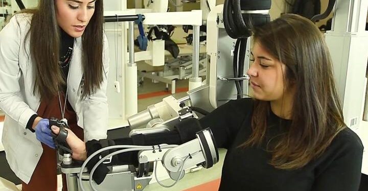 İnme felç tedavisinde robotik fizik tedavi
