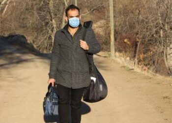 Köy köy gezerek, yöresel türküleri kayıt altına alıyor