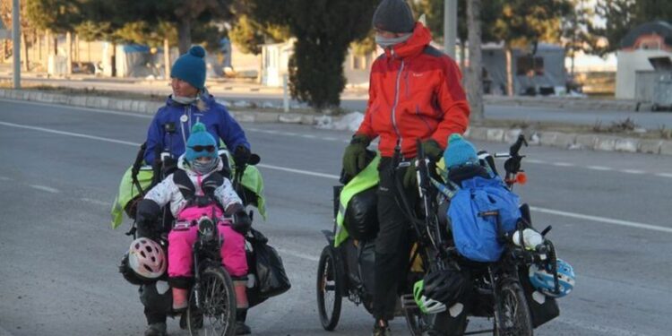 Bisikletleriyle yola çıkıp Beyşehir’de mola verdiler