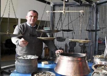 1 kuruşla başladı! 10 bin antika eşya biriktirdi