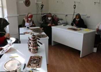 Adıyamanlı kadınlar, bakıra şekil veriyor