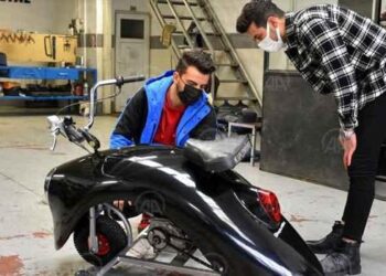 Bursa’da iki arkadaş özgün tasarımlı motosiklet üretti