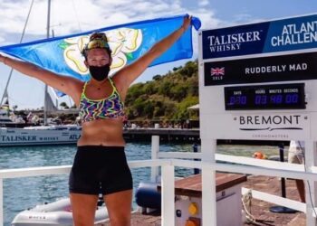 Jasmine Harrison Atlantik Okyanusu’nu tek başına kürek çekerek geçen en genç kadın oldu