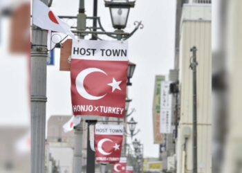 Japonya’nın Honjo şehri Türk bayraklarıyla süslendi