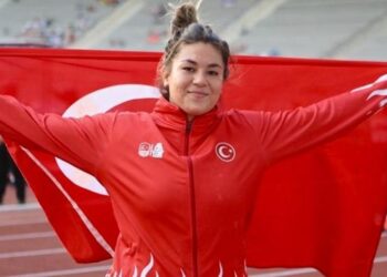 Özlem Becerek rekorunu geliştirdi