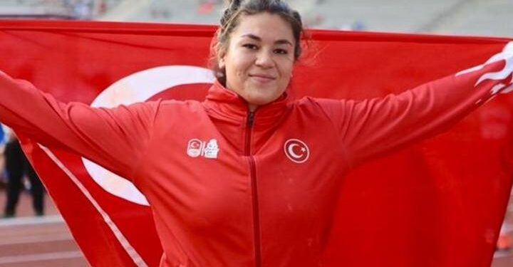 Özlem Becerek rekorunu geliştirdi