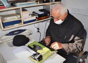 80 yaşında, askerde öğrendiği arzuhalciliği yaşatıyor