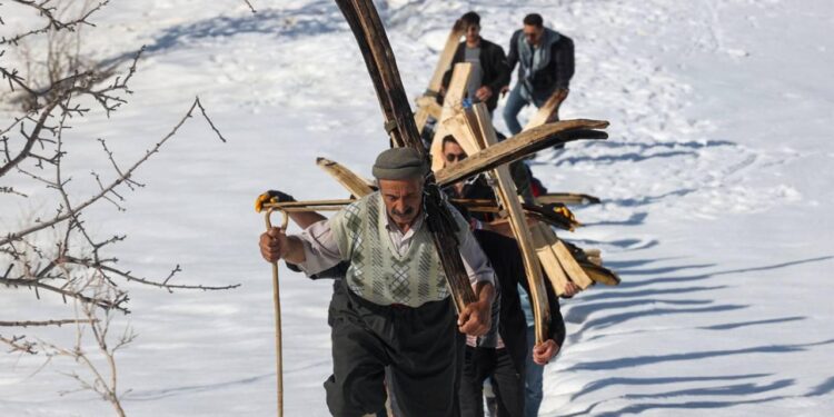 Aşağı Kayalar’ın “kayak takımları” çevre köylere örnek oldu