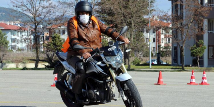 70 yaşında motosiklet hayalini gerçekleştirdi