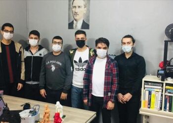 Öğrenciler hayatı kolaylaştıran 3D cihazlar üretiyorlar