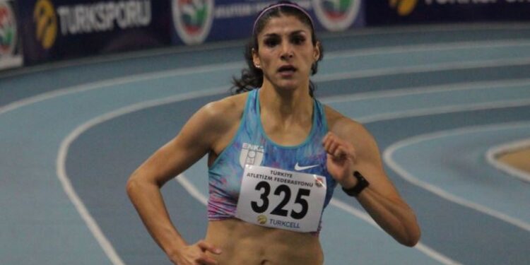 Milli atlet Elif Polat’tan 300 metre salon rekoru