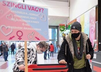 Macaristan’da bir süpermarket müşterilerine ‘aşkı bulmak’ için yardım ediyor