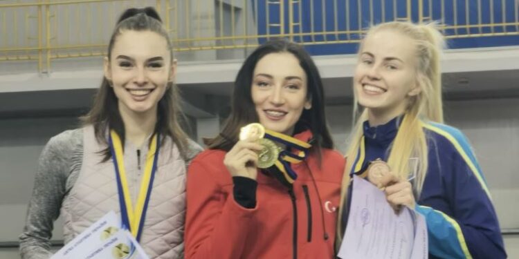 Milli atlet Tuğba Danışmaz’dan yeni Türkiye rekoru