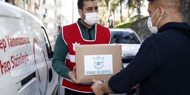 İzmir’de 700 müzisyene gıda desteği