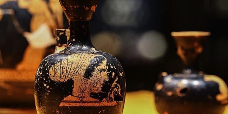 2 bin 600 yıllık ‘parfüm şişeleri’ ilk kez sergileniyor