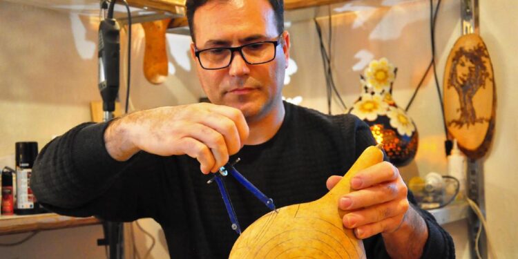 Hobi olarak başladı, usta öğretici oldu