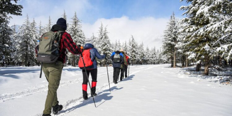 Beyaza bürünen Toros Dağları doğaseverleri bekliyor