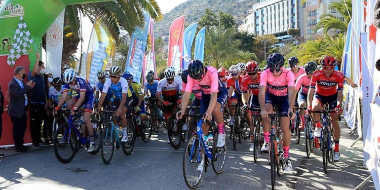 Uluslararası Yol ve Dağ Bisikleti Yarışları Alanya’da başladı