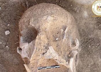 Mısır’ın antik kenti Taposiris Magna’da 2 bin yıllık altın dilli bir mumya keşfedildi