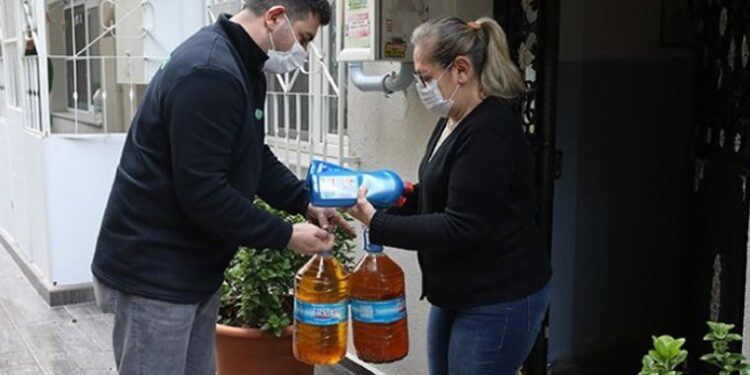 İzmir’de ekolojik teşvik: Atık yağı getir, bulaşık deterjanı götür