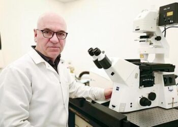 Mikroskobik fotoğrafın hocasına ödül