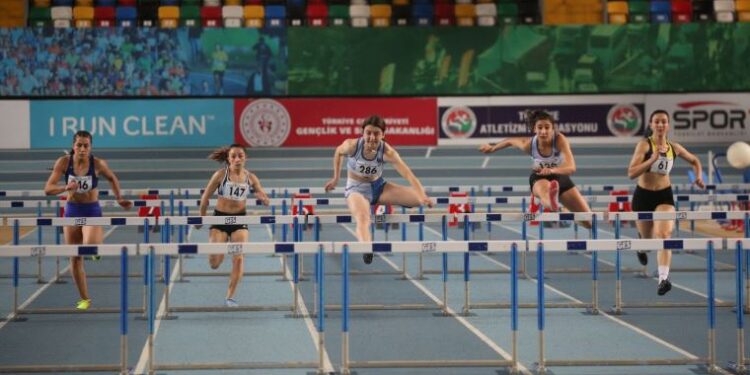 Milli atletlerden Salon Deneme Yarışları’nda yeni rekor