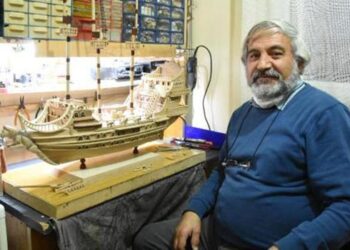 Sivaslı şoför, deniz sevgisini gemi maketlerine yansıtıyor