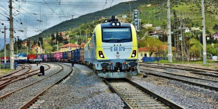 İlk ihracat blok treni yola çıkıyor