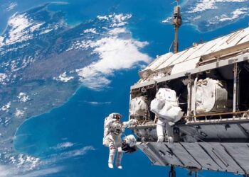 Uluslararası Uzay İstasyonundaki astronotlar uzay yürüyüşüne çıktı