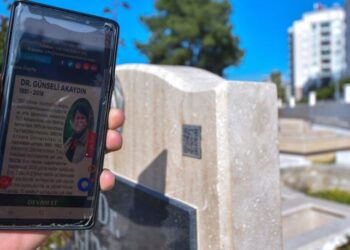 Mezar taşları da akıllandı!