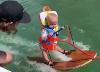 Su kayağı yapan 6 aylık bebeğin videosu milyonlarca kez izlendi