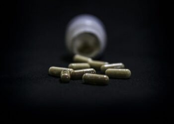 Okyanusun ortasında ilaçları tükenen vatandaşa ilaç ulaştırıldı