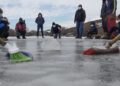 Buz tutan Kars Çayı’nda “curling” keyfi