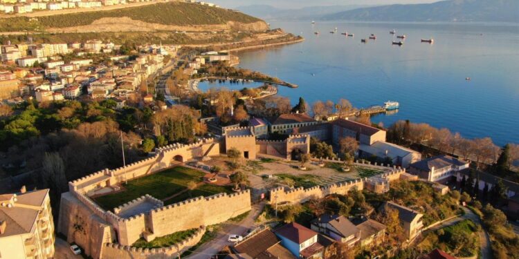 1400 yıllık tarihi Hereke Kalesi turizme açılmaya hazırlanıyor
