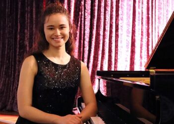 İzmirli genç piyanist uluslararası yarışmada birinci oldu