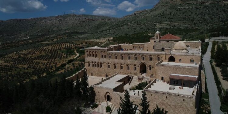 Tarihi manastırdan ödüllü zeytinyağı