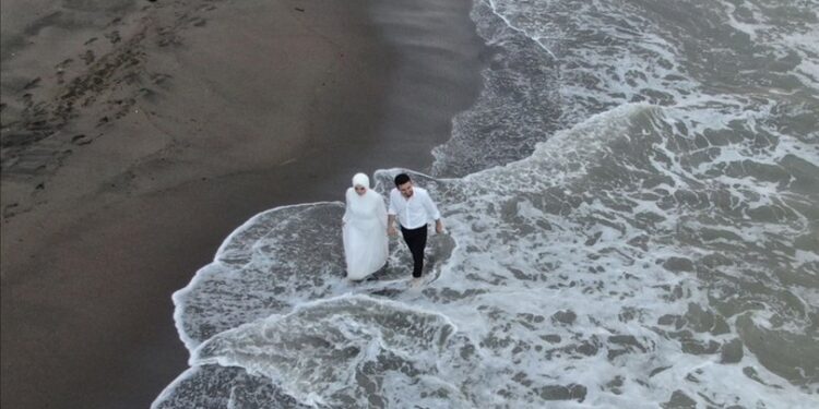 Sahil fotoğraf stüdyosuna dönüştü