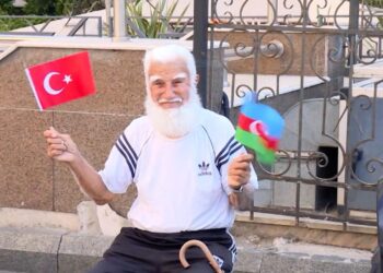 Azerbaycanlı İdris Rehimov gençlere taş çıkarıyor