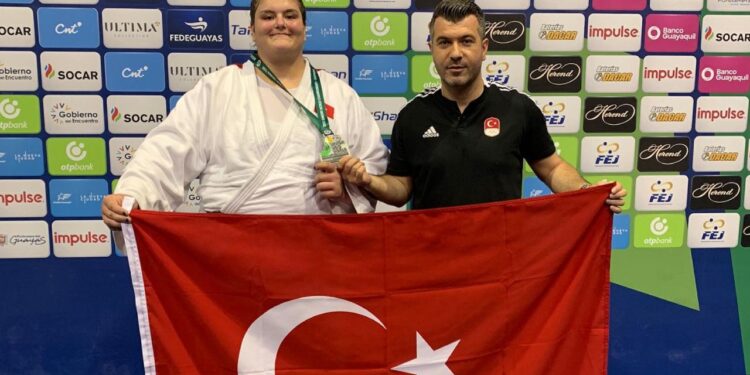 Genç milli judocu Hilal Öztürk, Dünya Şampiyonası’nda gümüş madalya aldı