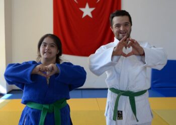 Down sendromlu judocular milli forma için ter döküyor