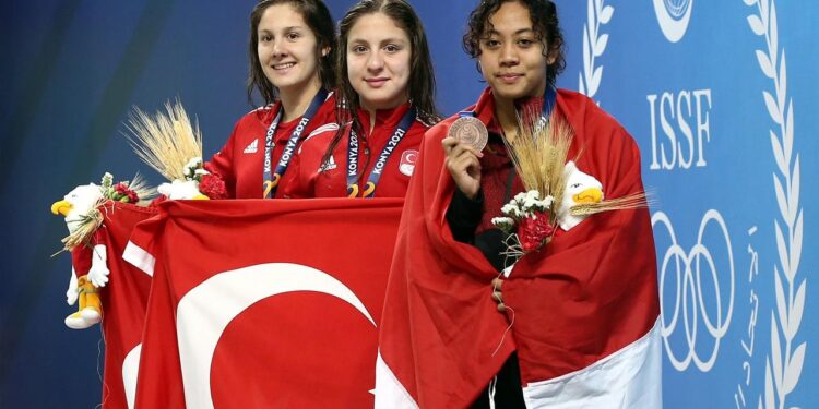 Yüzmede milli sporcular 63 madalya elde etti