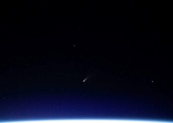 Dev kuyruklu yıldız Dünya’ya yaklaşıyor