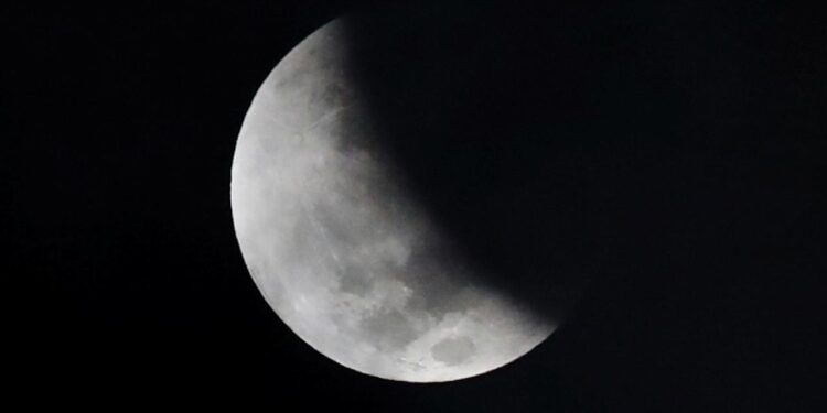 NASA’nın Lucy görevi yeni bir Ay keşfetti