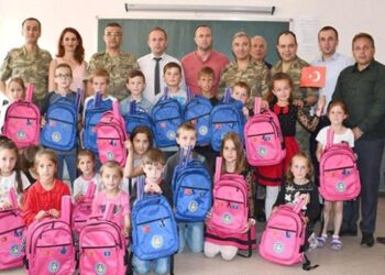 Türk askerinden Kosova’da eğitime destek