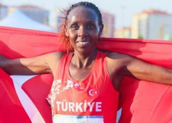 Milli sporcu Yasemin Can gümüş madalya kazandı