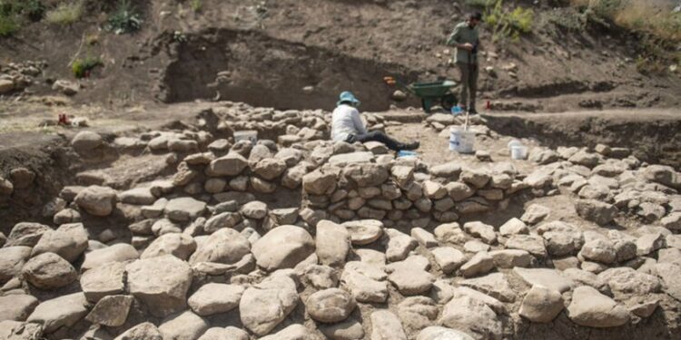 Tozkoparan Höyüğü kazısında bulundu